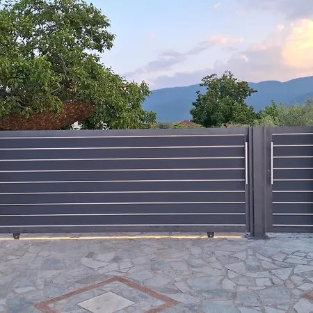 アパート Thea 1 レプトカリヤ